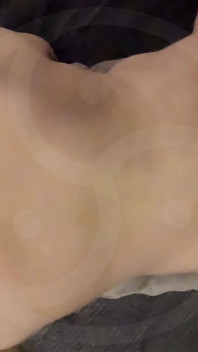 Büyük memeli Asyalı Amerikalı kadın kılıklı kadın götüne boşalıyor anal dölleme tam video
