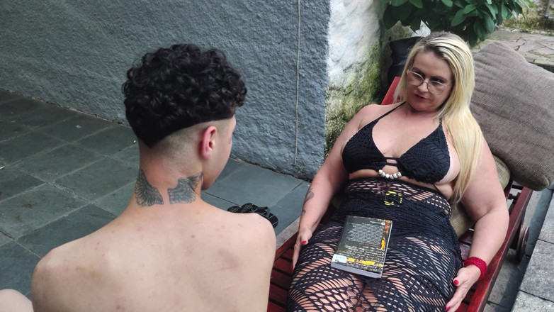 Tiffany Montavani: Stepmother Seduces Her Boyfriend with Her Huge Ass in Front...