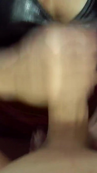 Naoliwiona milf w Błyszczących Spodenkach Booty