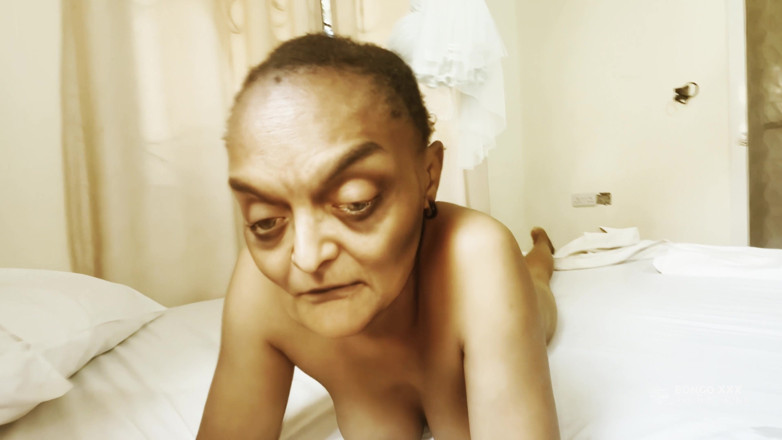 BongoXXX: Amico, ho scopato la tua matrigna nel culo