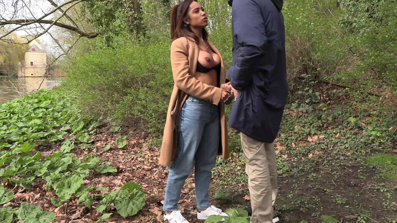 Latin Trans: मेरी कुतिया aleyda मुझे ब्रुग्स जाने के लिए चूसती है