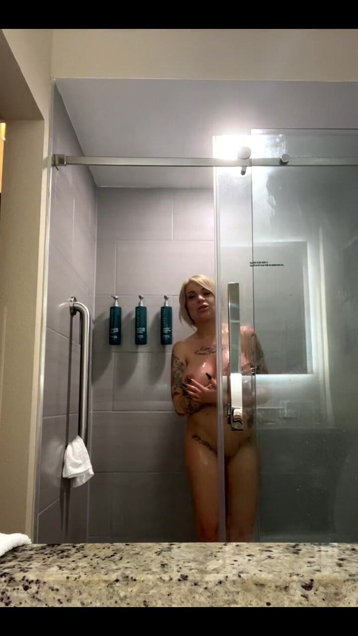 Stephanie Summers: Shower with Me