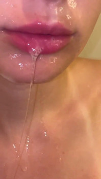 Tjock sperma i munnen