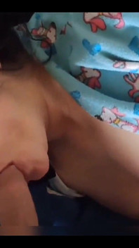Madrastra MILF Es Despertada Por La Mañana Por La Polla De Su Hijastro Que Quiere Que La Chupe