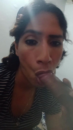Femboy from Colombia: 服用这种好的温牛奶