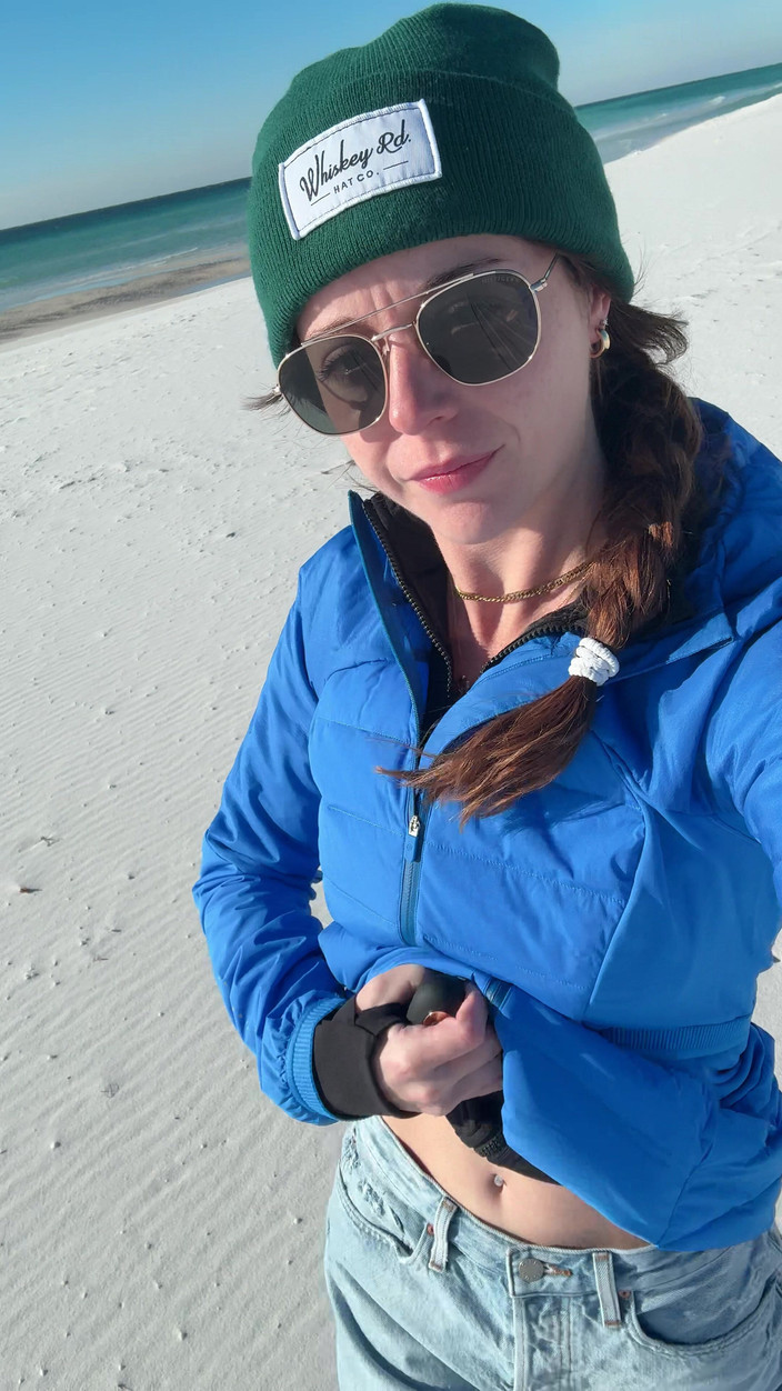 Nadia Foxx: 해변에서 걷는 것은 빠른 오르가즘을 요구합니다!