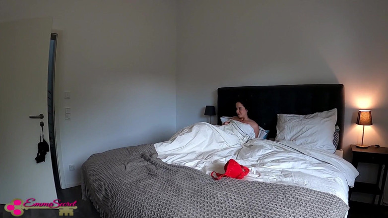 Emma Secret: Erwischt! Von Meiner Mitbewohnerin Entjungfert! Mein Erstes Mal Mit Einer...