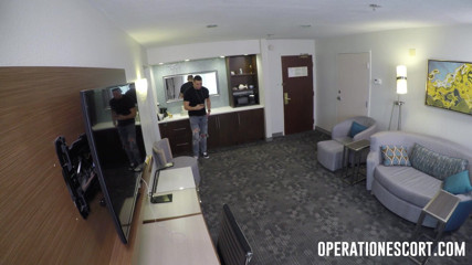 Operation Escort: Sadie Blake zostaje zerżnięta w hotelu