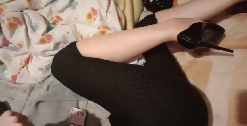 Dominatrix Redsonyja: 이 하이힐은 거기에 있기 때문에 잘 혀를 밖으로 스틱 준비. 2부