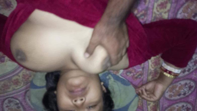 Mridulmadhu: 継姉との朝のセックス。彼女はとても驚いたが、気にしなかった――家族の助けを