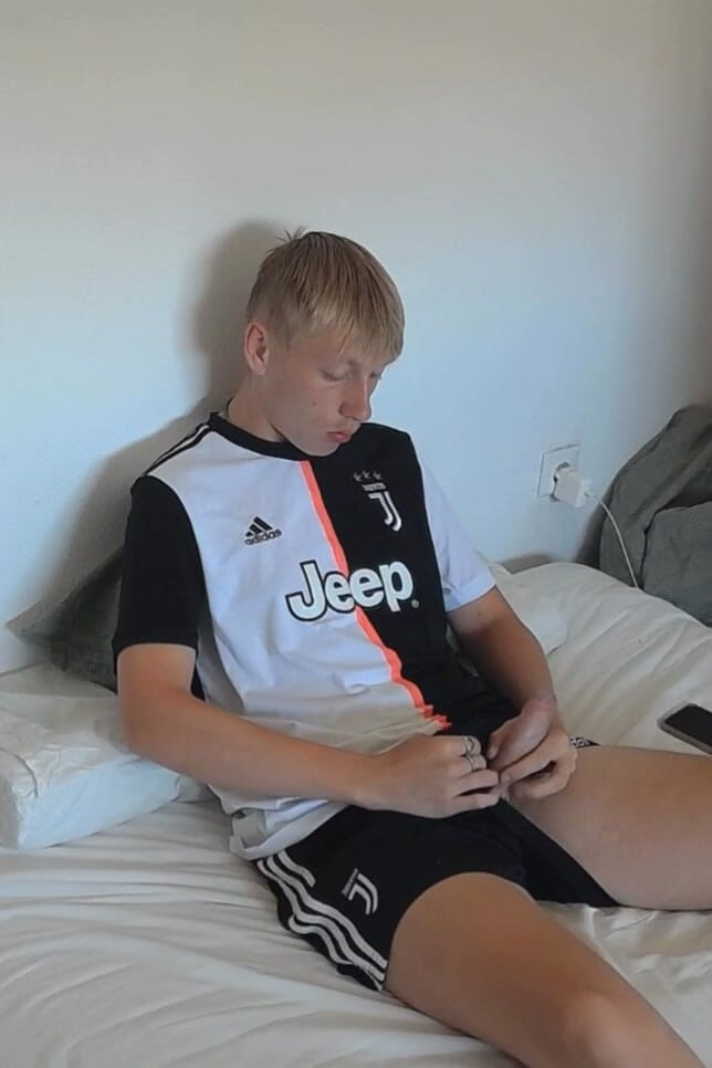 Axton Drake: [face Reveal] Soccer Bro Jerks off in Bed
