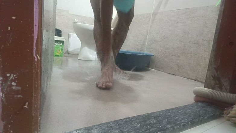 LovedSunsine1990: I always bathe naked.