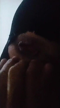 Lihatlah momen fisting memekku yang dalam banget dan hot banget