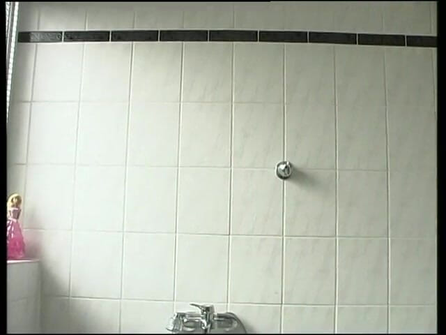 Dirty Teeny: Short hair babe is taking a shower