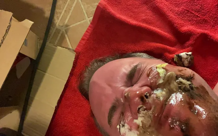 SluttyShanna: Blooper Facesitting, Food, Piss in Face
