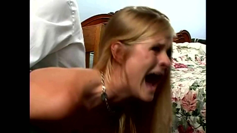 Punished Brats Spanking: Lily är smiskad för att bryta utegångsförbud