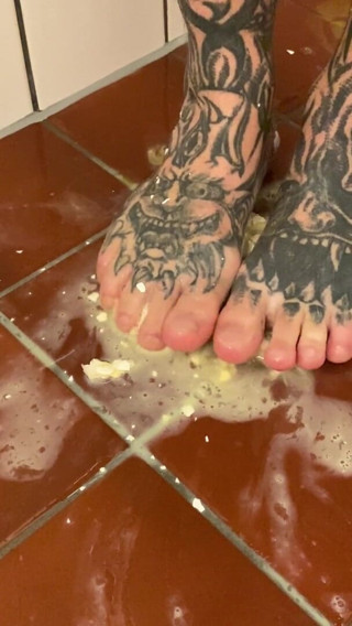 VikingsFeet: Piedi vs uovo crudo