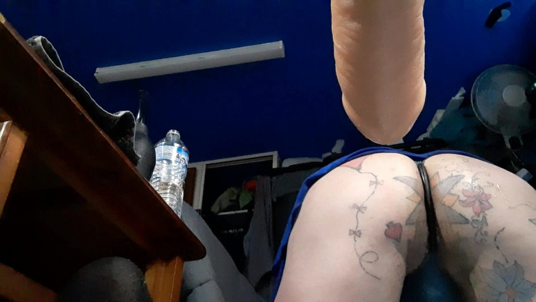 Ryan743: Sissy crossdresser dengan lubang pantat bertato