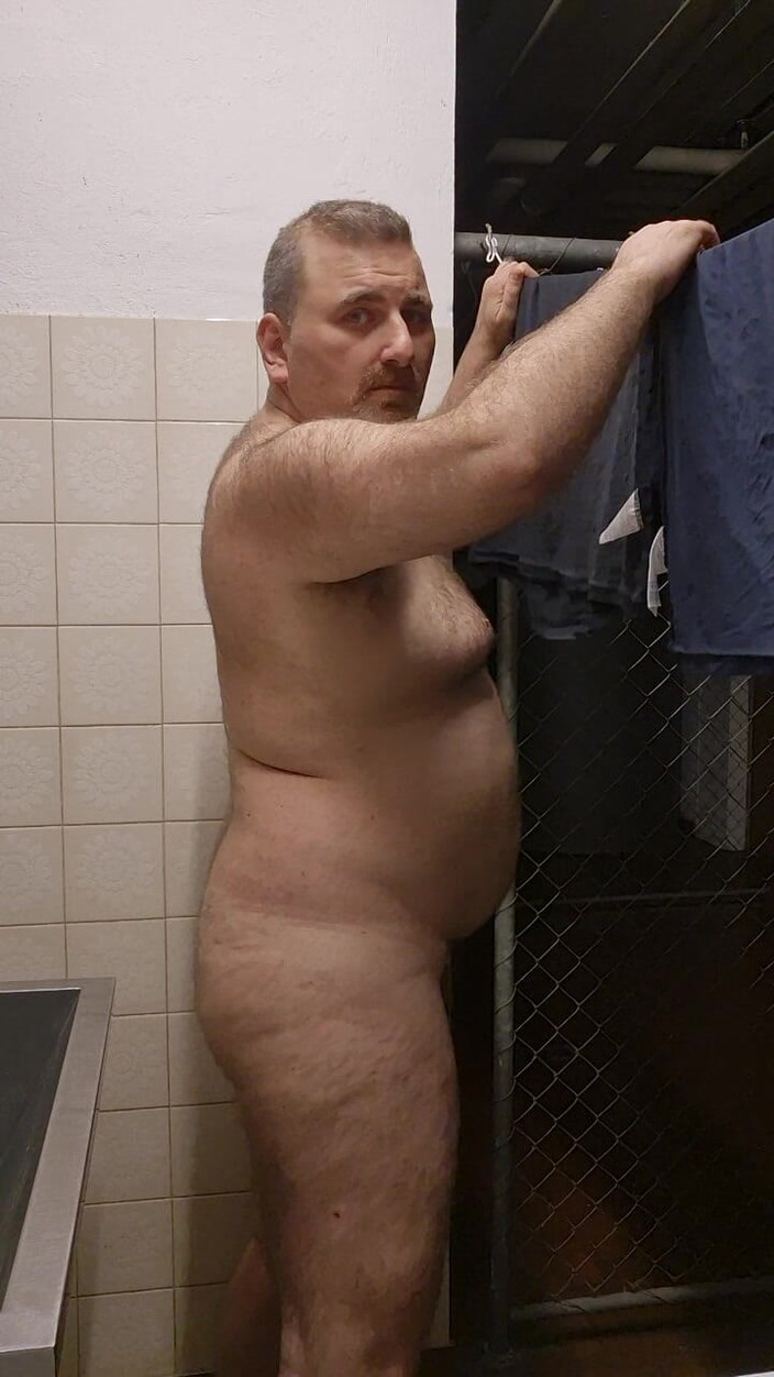 ChubbyDaddyBearLuka: Grube i owłosione paski niedźwiedzia w pralni