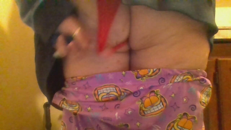 krazykristin: Strip tease rapidito baño shh don no ser atrapado