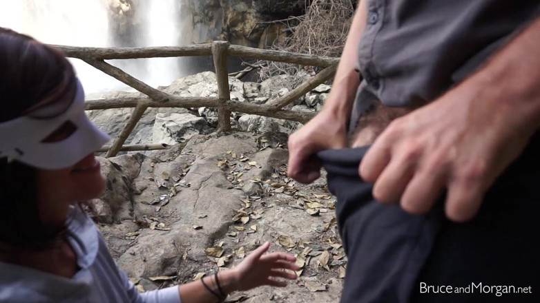 Bruce-and-Morgan: Begitu Banyak Kencing dan Air Mani Di Air Terjun