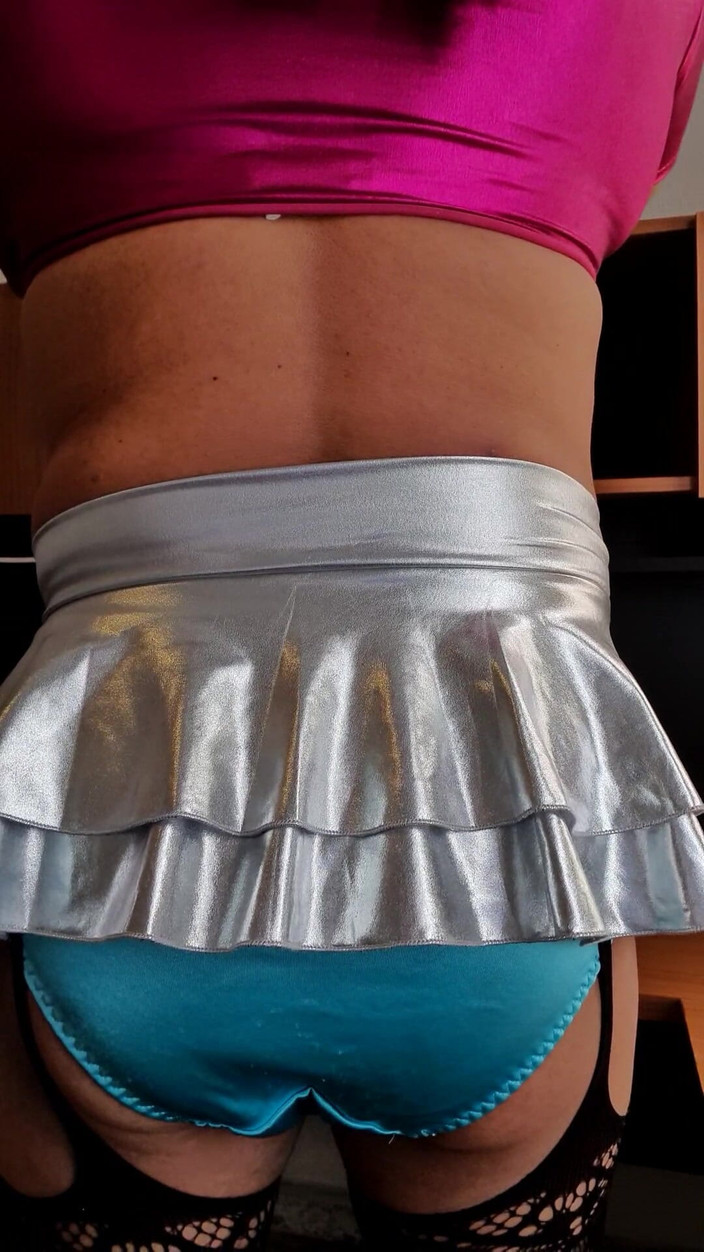 Sexy shinny clothes: Соблазняю в костюме чирлидерши сисси