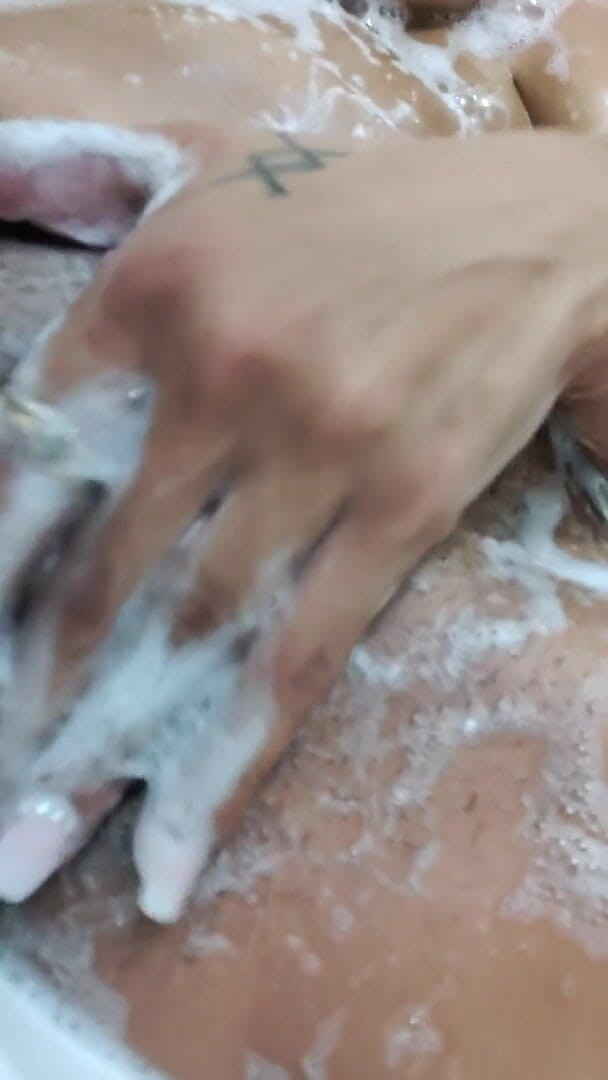 Nola Red: Soapy bitch cleaning her pussy