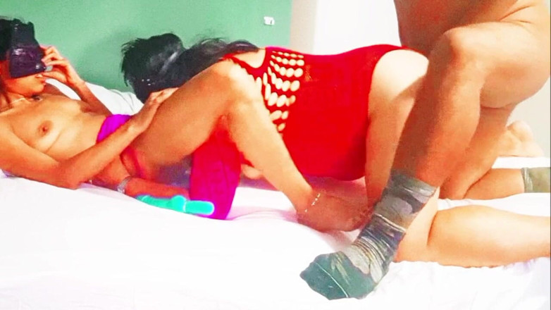 Skinnydanie21: Threesome with My Stepmother and Stepsister