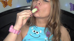 Angel eyes studio: मैंने खीरे की बहुत लंबी स्ट्रिप्स को पूरा निगल लिया !!