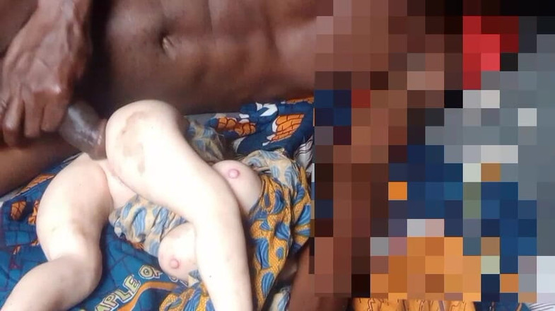 Bangcum8: Yarakla sikişen bebek gibi kız amcığını sikiyor ve boşalıyor