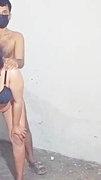 Memberi makan zakar hotwife & pancut mani
