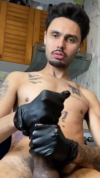 I Went to Get a Tattoo, Got a Hard Cock and Jerked off Until I Came