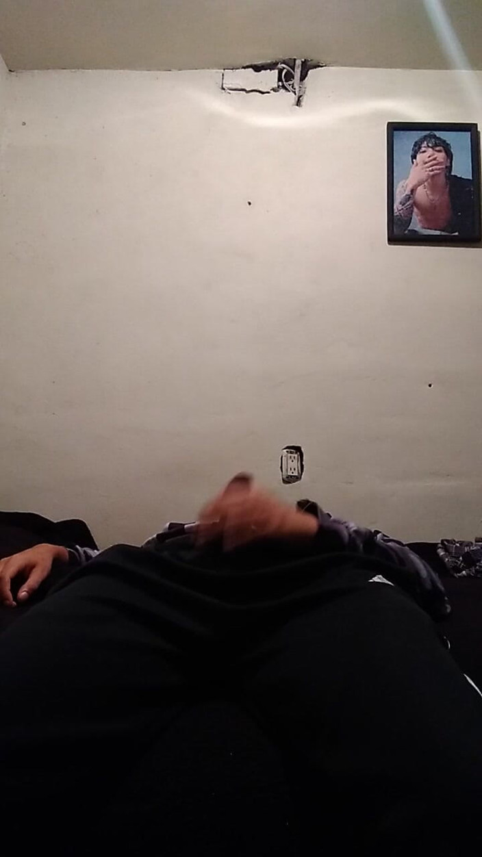 AlexAlejandro13: 거대한 자지를 엿보는 매혹적인 남자