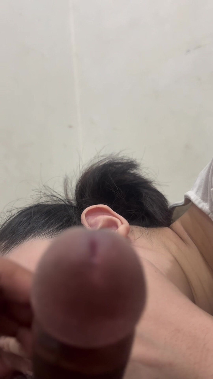 Mommy Puchong: Adoro il suo grosso cazzo in bocca