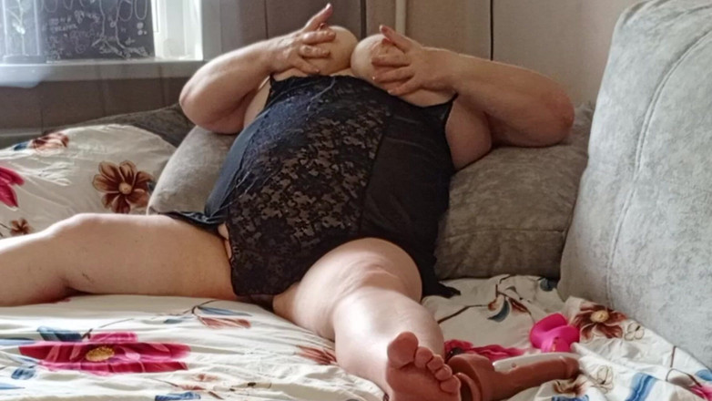 Zona901: 大きなお尻、毛むくじゃらのおまんこ、爆乳の隣人がセックスショーを繰り広げた