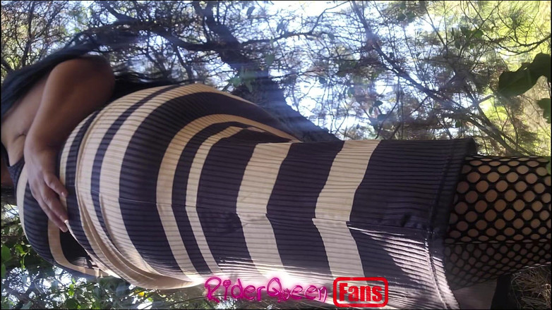 Riderqueen BBW Step Mom Latina Ebony: Riderqueen 独自一人，户外，粉丝视频