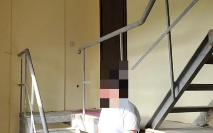 Wanker forever: Risky Jerk off on the Stairs. Neighbors Ride the Elevator