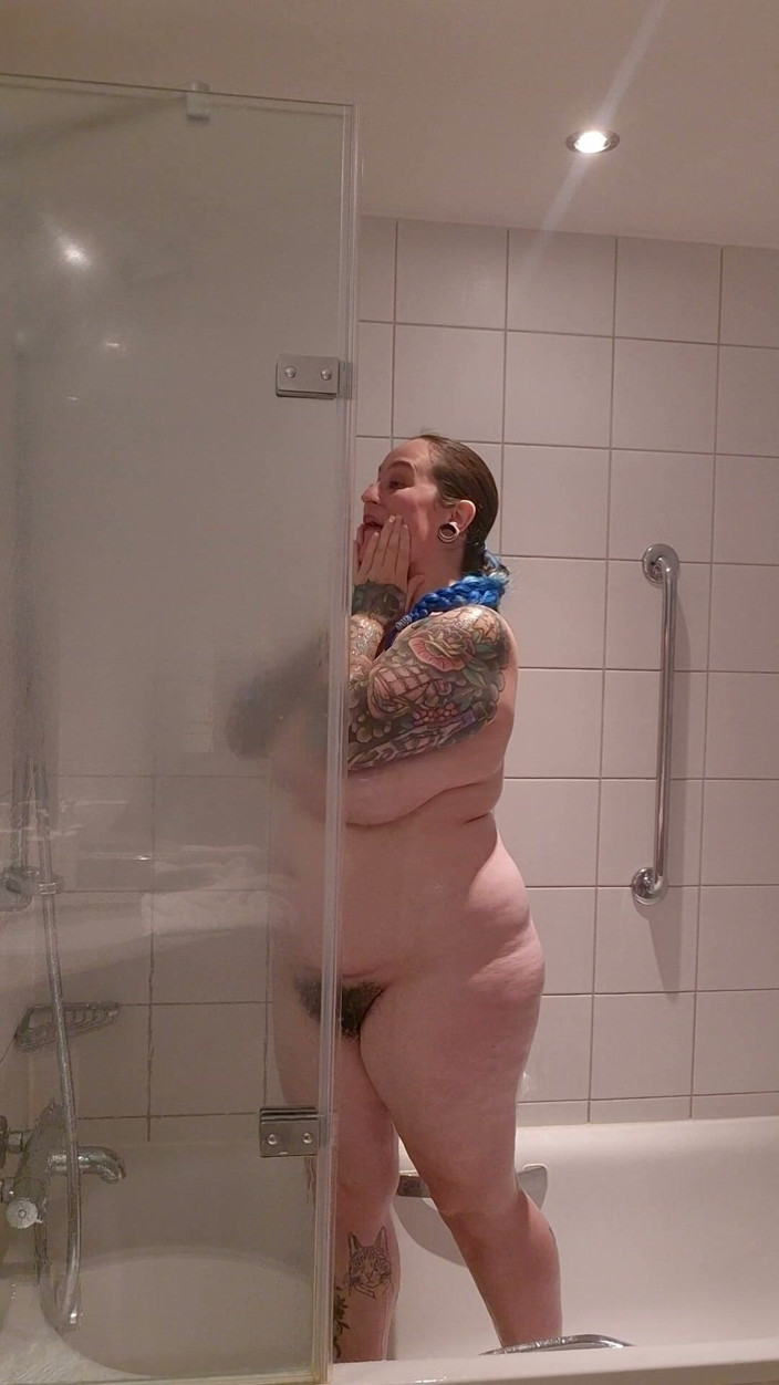 Elizabeth Hunny: Soapy Shower Bts Elizabethhunny &amp; Chriscoxxx