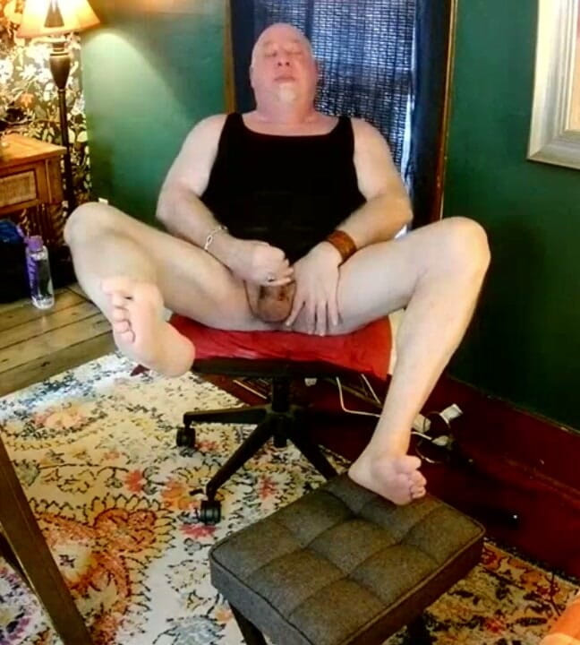 beardaddychub: Beardaddychub Showing off and Cumming!
