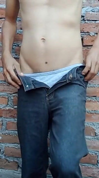 Orinando en mi pecho