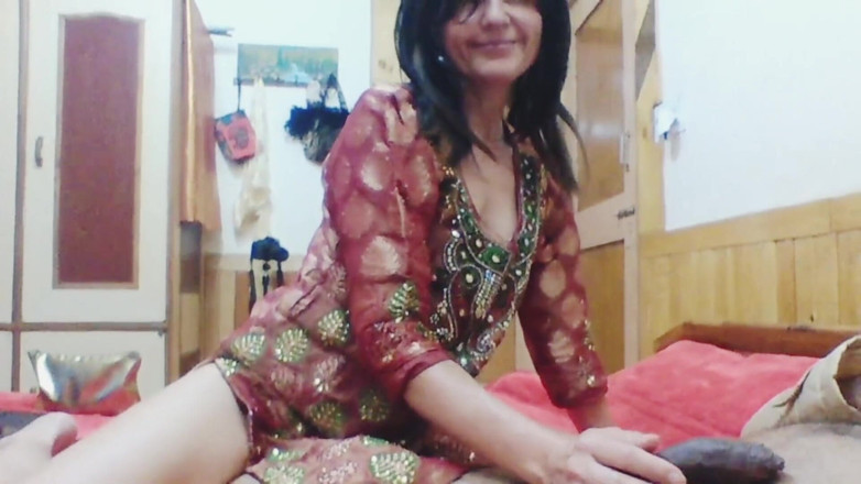 Bolly Karma: 私は義理の兄が立っている硬いペニスを見るのが好きです