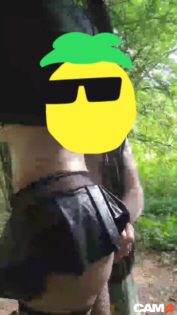 VaneSsa BiTCHx: 被提供爱抚并从任何地方被狠。小挑逗在森林里。