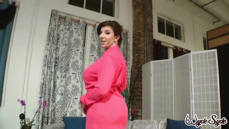 WydeSyde By Sara Jay: Sexo depravado milf Sara Jay enchendo buceta