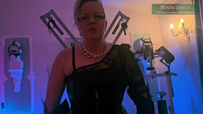 Strict Senz: Monika Schmidt Domina Facesitting Arschanbetung Verbale Demütigung
