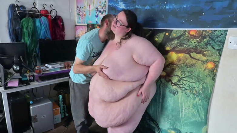 SSBBW Hunter: เปลื้องผ้าและกรีดร้อง SSBBW