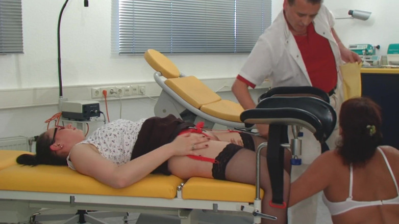 Rubber & Clinic Studio - 1ATOYS: In den mund pinkeln - der versaute wassersport