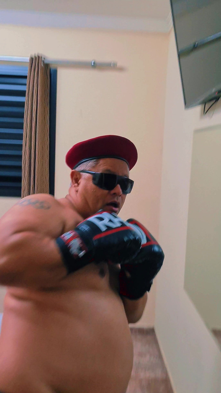 Punchbagplz: (POW) Captain Dominator vs You (akcja odgrywania roli)