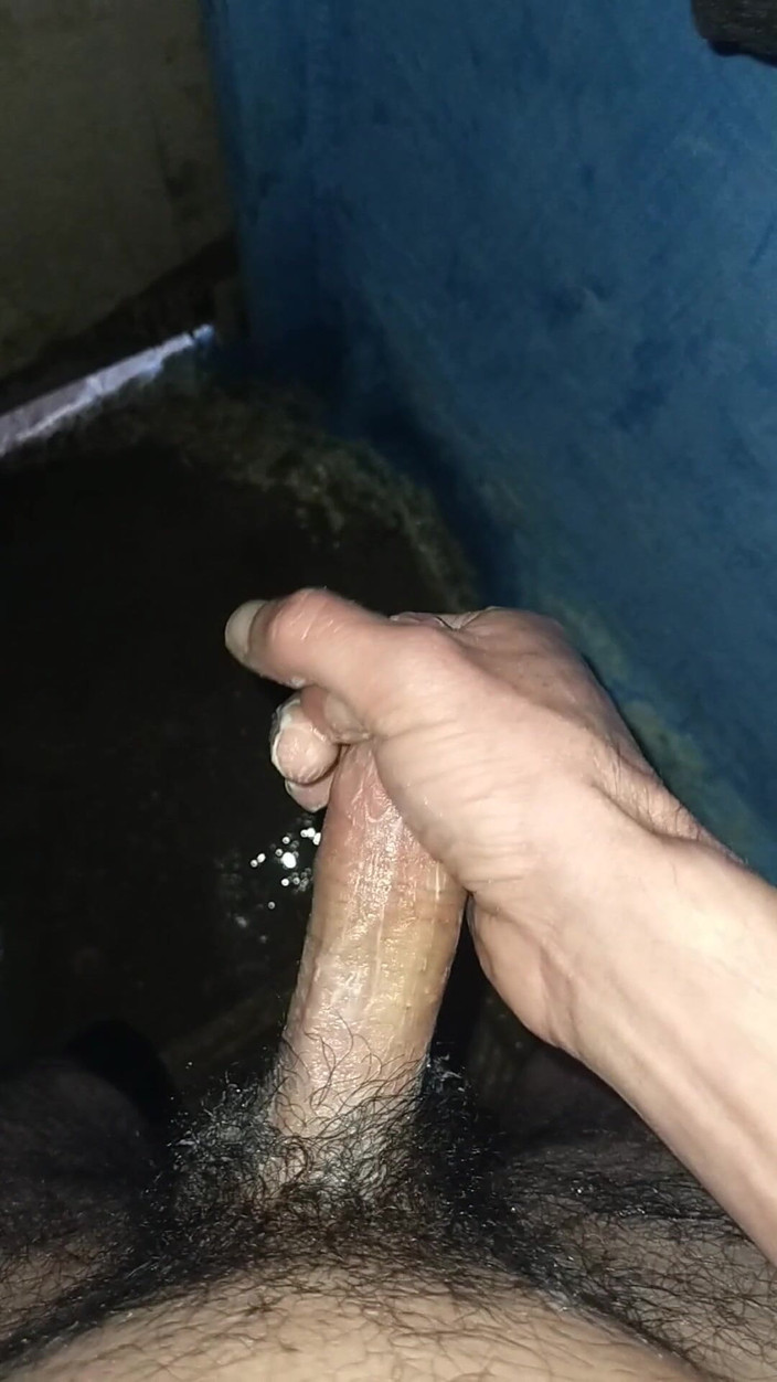 Morocco: Masturbazione ed eiaculazione in un bagno pubblico molto caldo