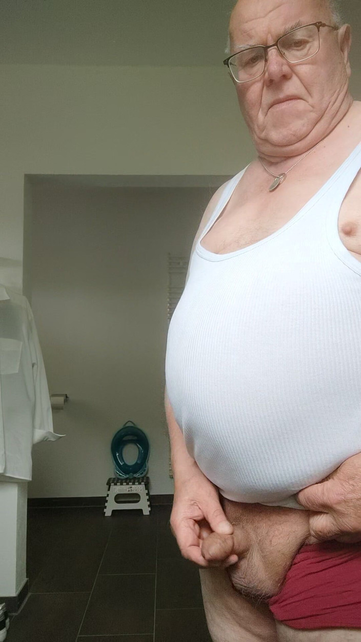 Karlchengeil: Încercând din greu să ejaculezi