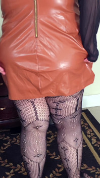 팬티 스타킹과 쪼이는 미니 드레스를 입은 뚱뚱한 비 SSBBW, 핫한 섹시한 다리